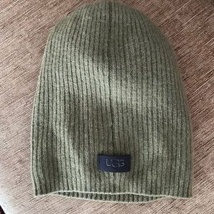 UGG 100% Cashmere Beanie
